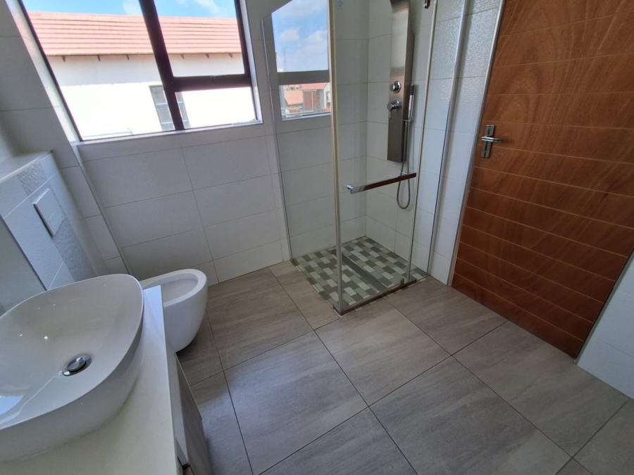 5 Bedroom Property for Sale in Wild Olive Estate Free State